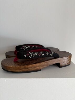 Traditional Japanese geta Black and Red Floral Embroidered Wooden Sandals